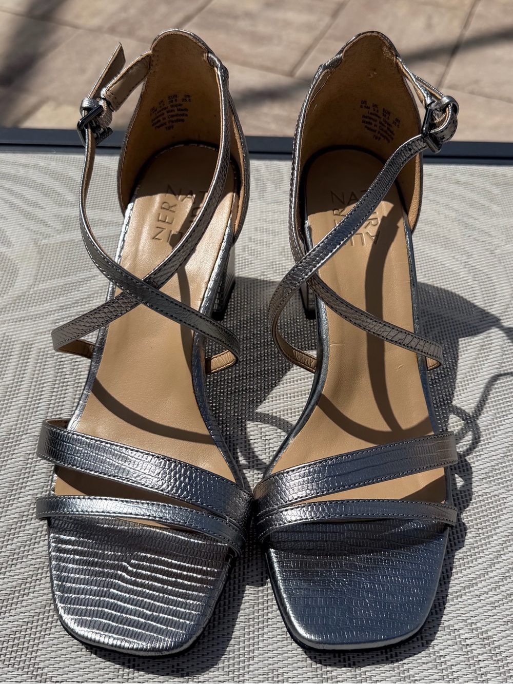 New Naturalizer Metallic Silver Strappy Block Heel Sandals size 8.5